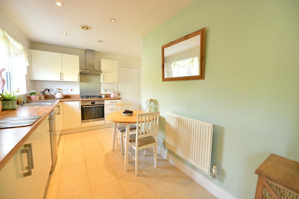 Kitchen / Breakfast Room- click for photo gallery